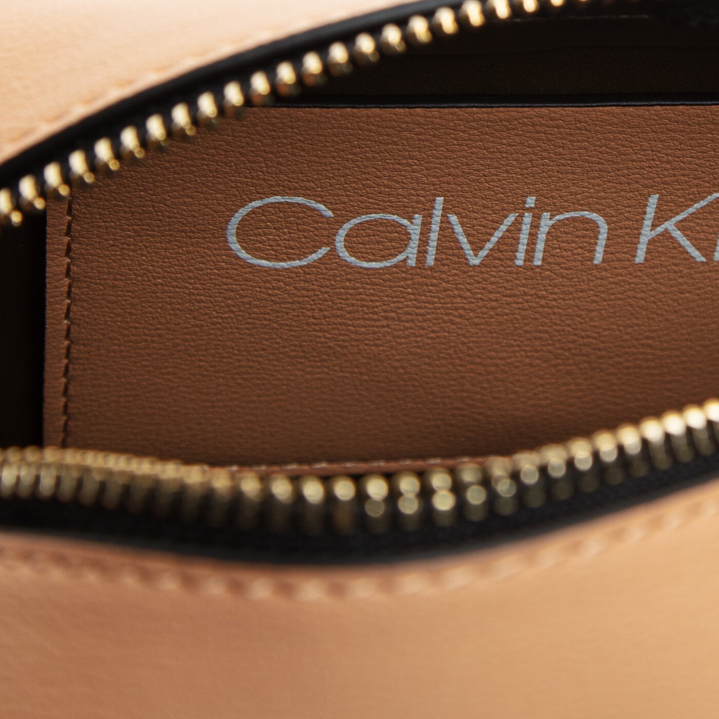 Damska torebka CALVIN KLEIN TOREBKA CK MUST PSP20 CAMERABAG k60k606182ge1 kolor beżowy