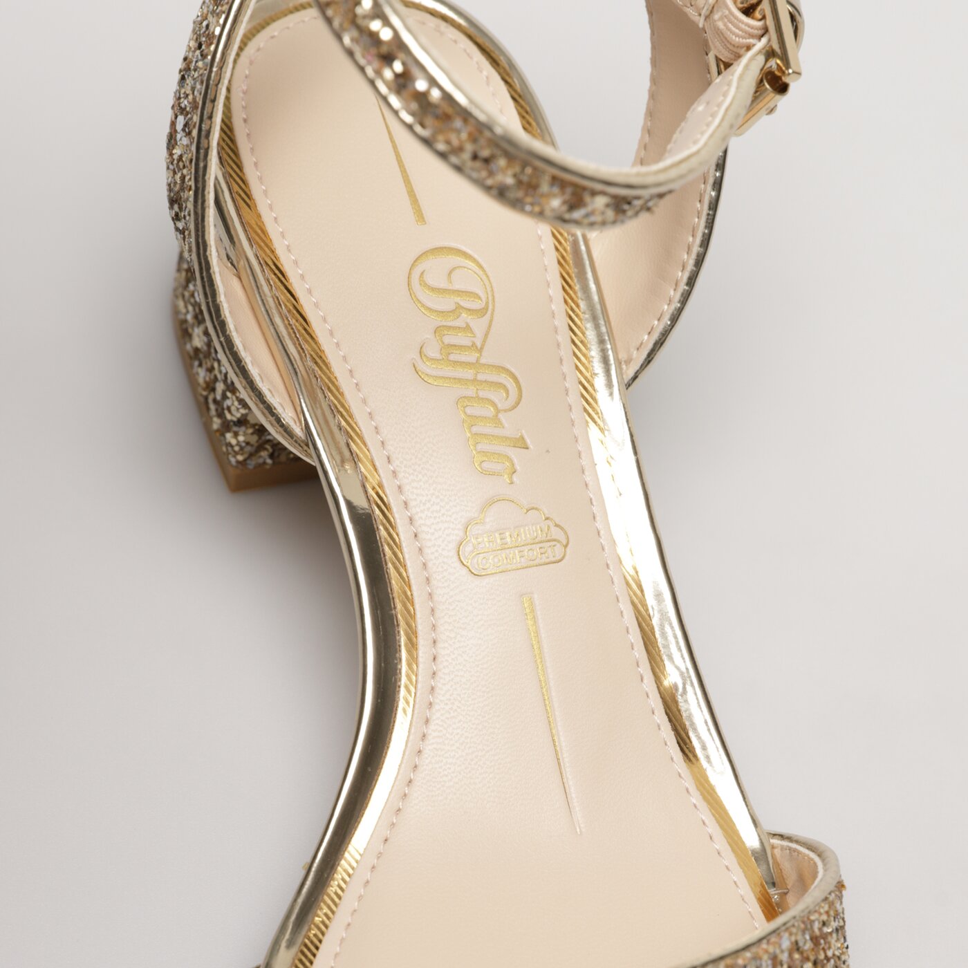 Damskie szpilki / czółenka BUFFALO RAINELLE 1650015 kolor złoty