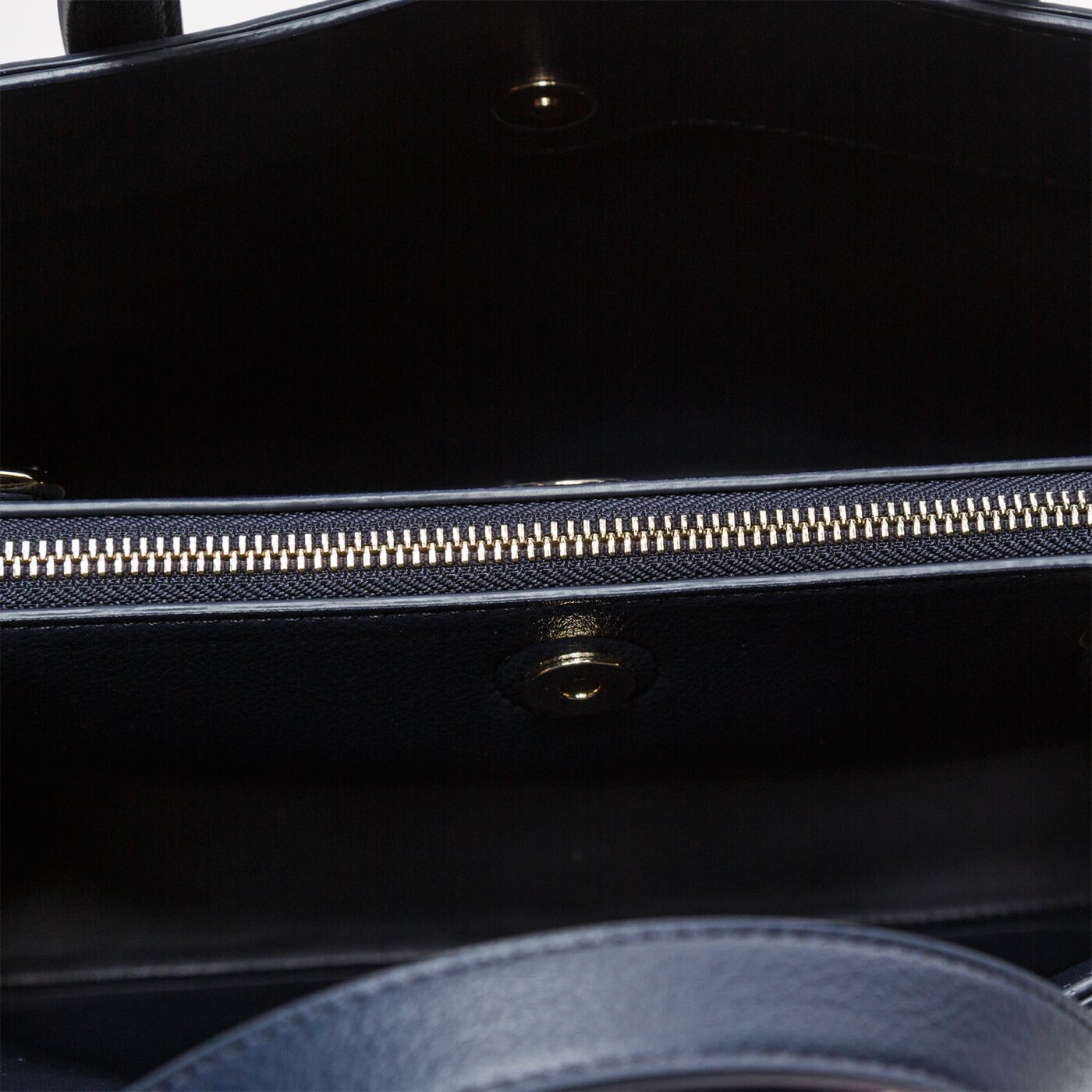 Damska torebka TOMMY HILFIGER TOREBKA CHARMING MED WORK BAG aw0aw08158cjm kolor czarny