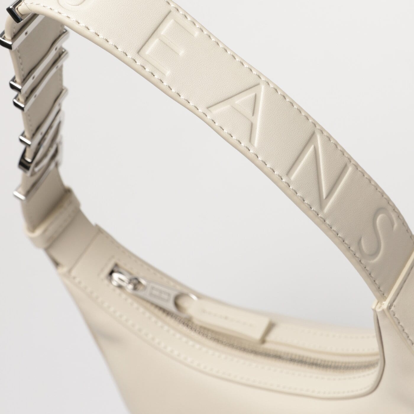 Damska torebka TOMMY HILFIGER TOREBKA TJW BOLD SHOULDER BAG aw0aw15433aev kolor biały