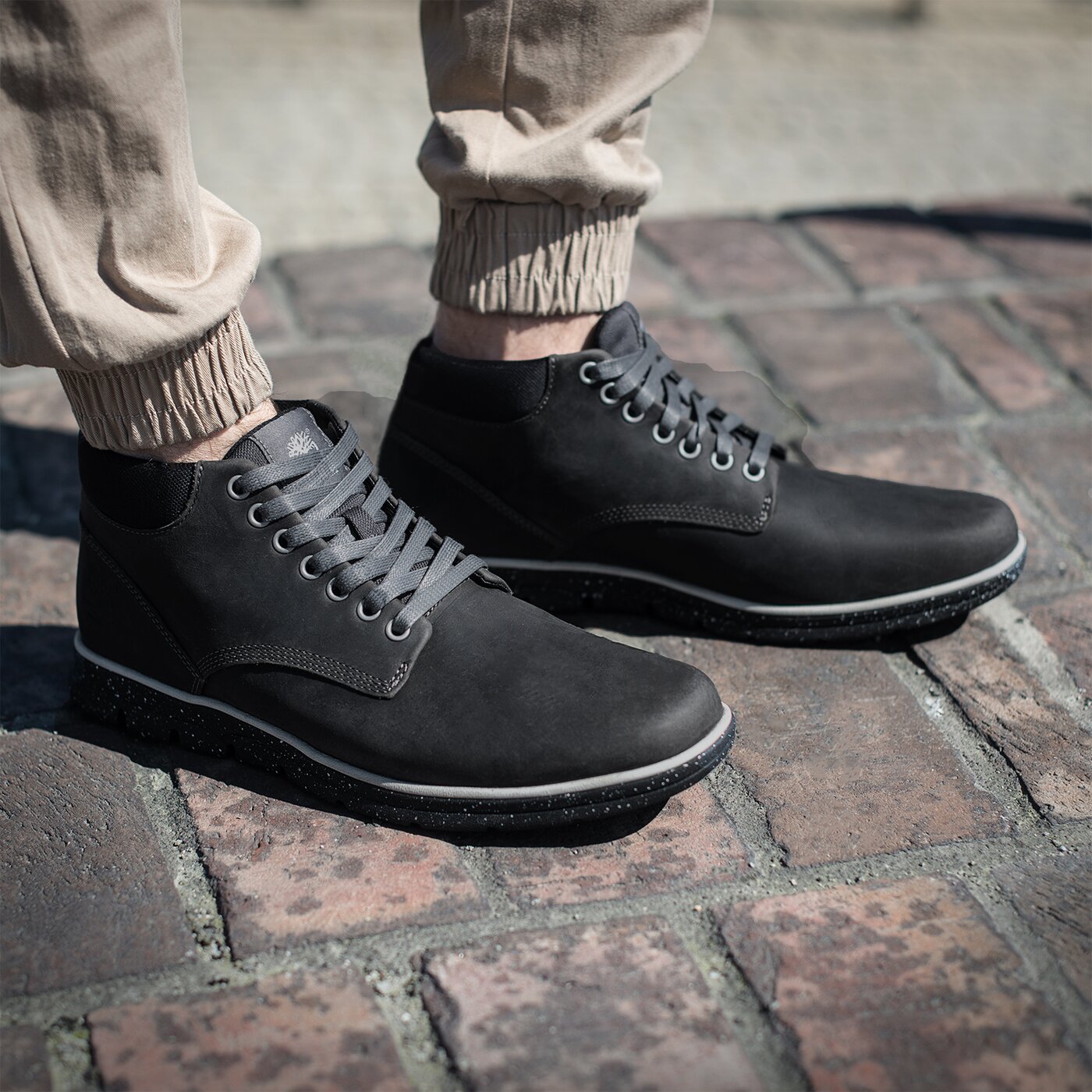 Męskie buty za kostkę TIMBERLAND BRADSTREET CHUKKA LEATHER LEATHER a14nv kolor czarny