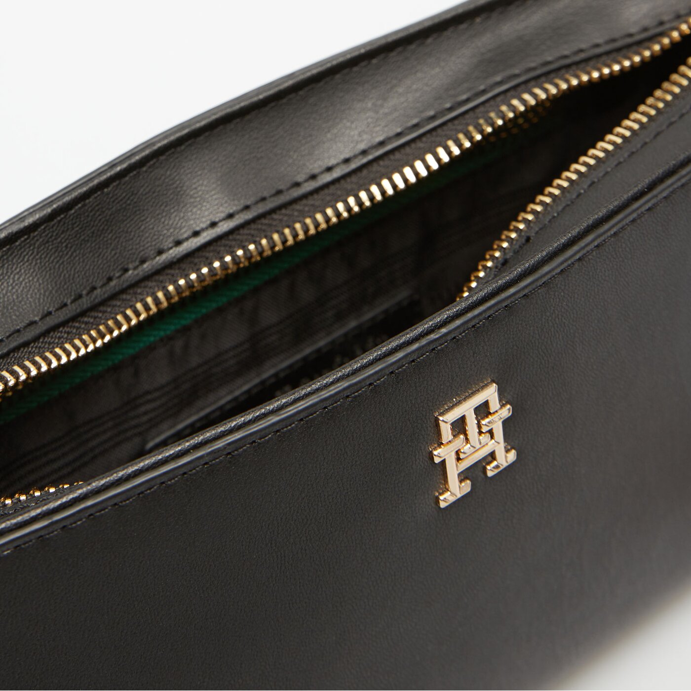 Damska torebka TOMMY HILFIGER TOREBKA TH CHIC CROSSOVER aw0aw17021bds kolor czarny