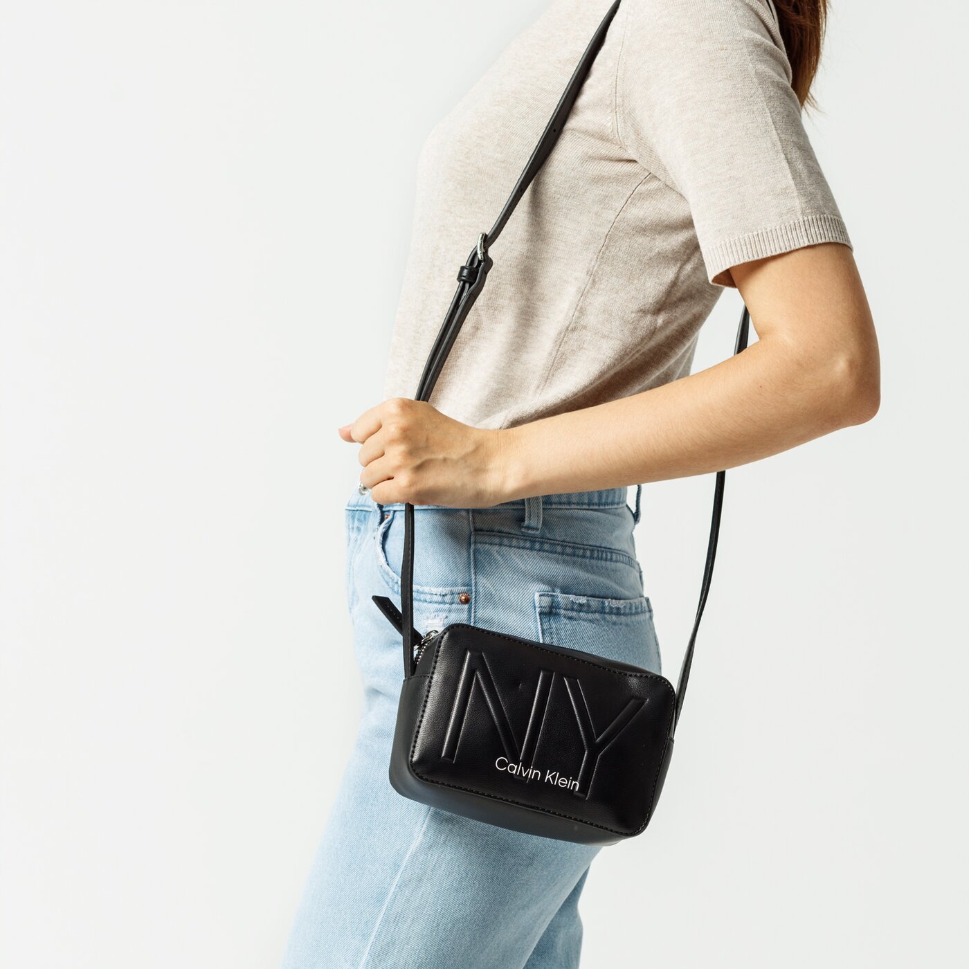 Damska torebka CALVIN KLEIN TOREBKA CK MUST PSP20 CAMERABAG k60k606182bds kolor czarny