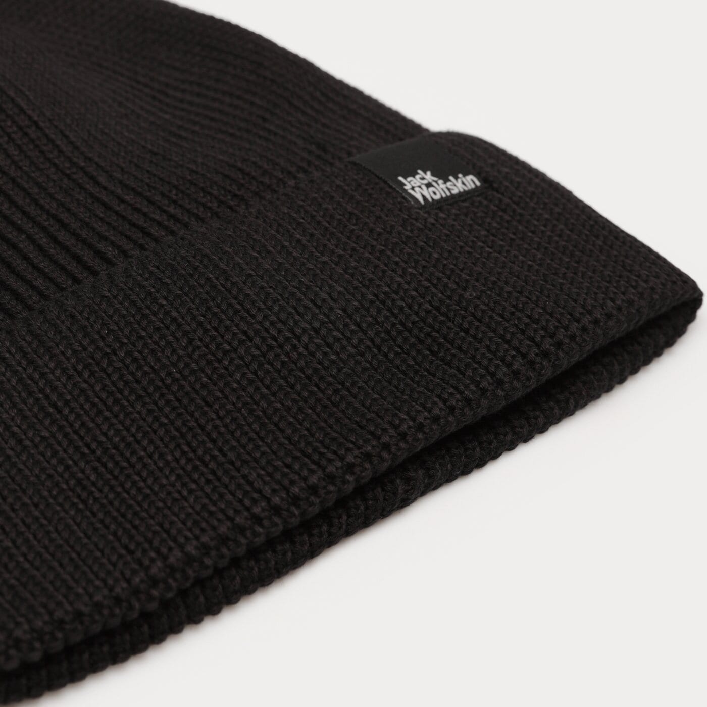 Damska czapka zimowa JACK WOLFSKIN CZAPKA ESSENTIAL BEANIE 19108816000 kolor czarny