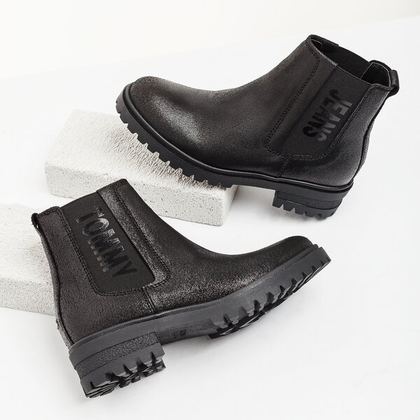 Damskie botki / sztyblety TOMMY HILFIGER METALLIC CLEATED CHELSEA BOOT en0en00341990 kolor czarny