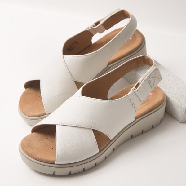 Damskie sandały CLARKS UN KARELY HAIL 26132235 kolor biały