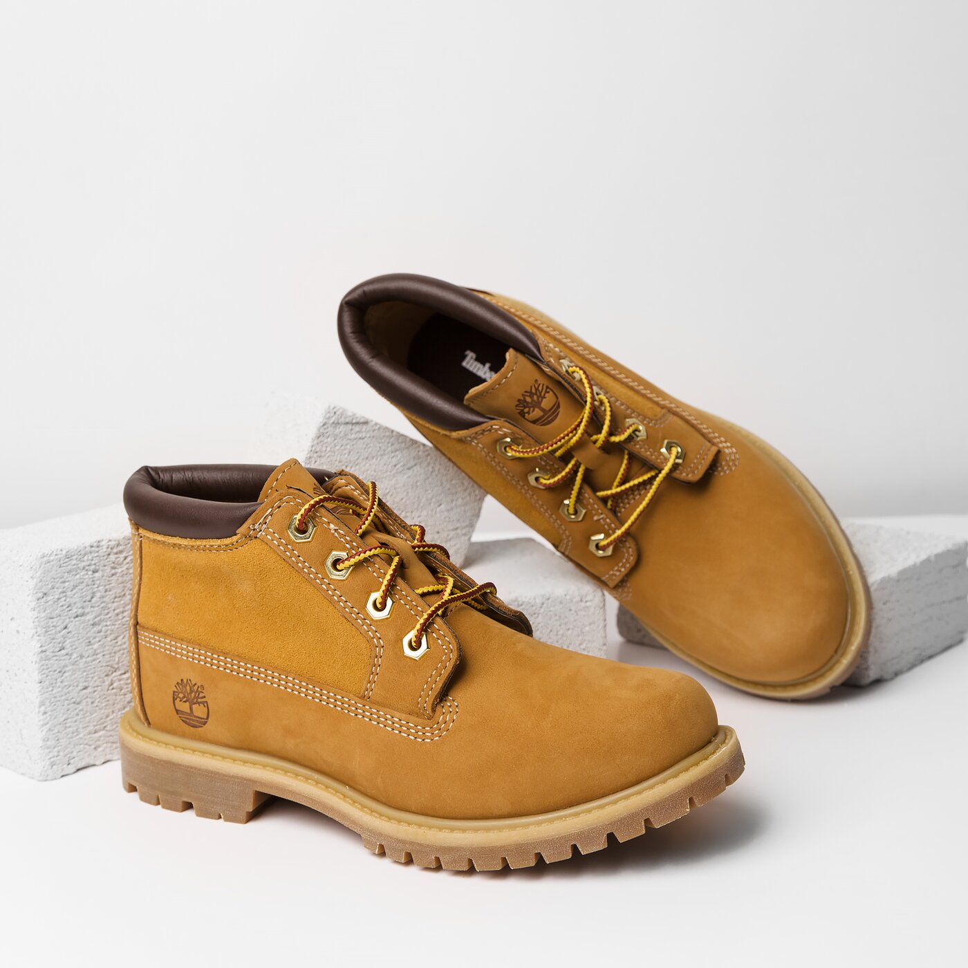Damskie trapery TIMBERLAND NELLIE CHUKKA LTHR SDE NWP tb1a1kgn2311 kolor żółty