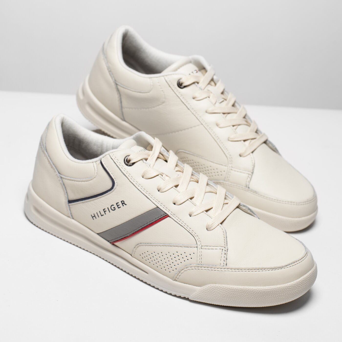 Męskie sneakersy (buty) TOMMY HILFIGER CORPORATE DETAIL LEATHER SNEAKER fm0fm01620156 kolor biały