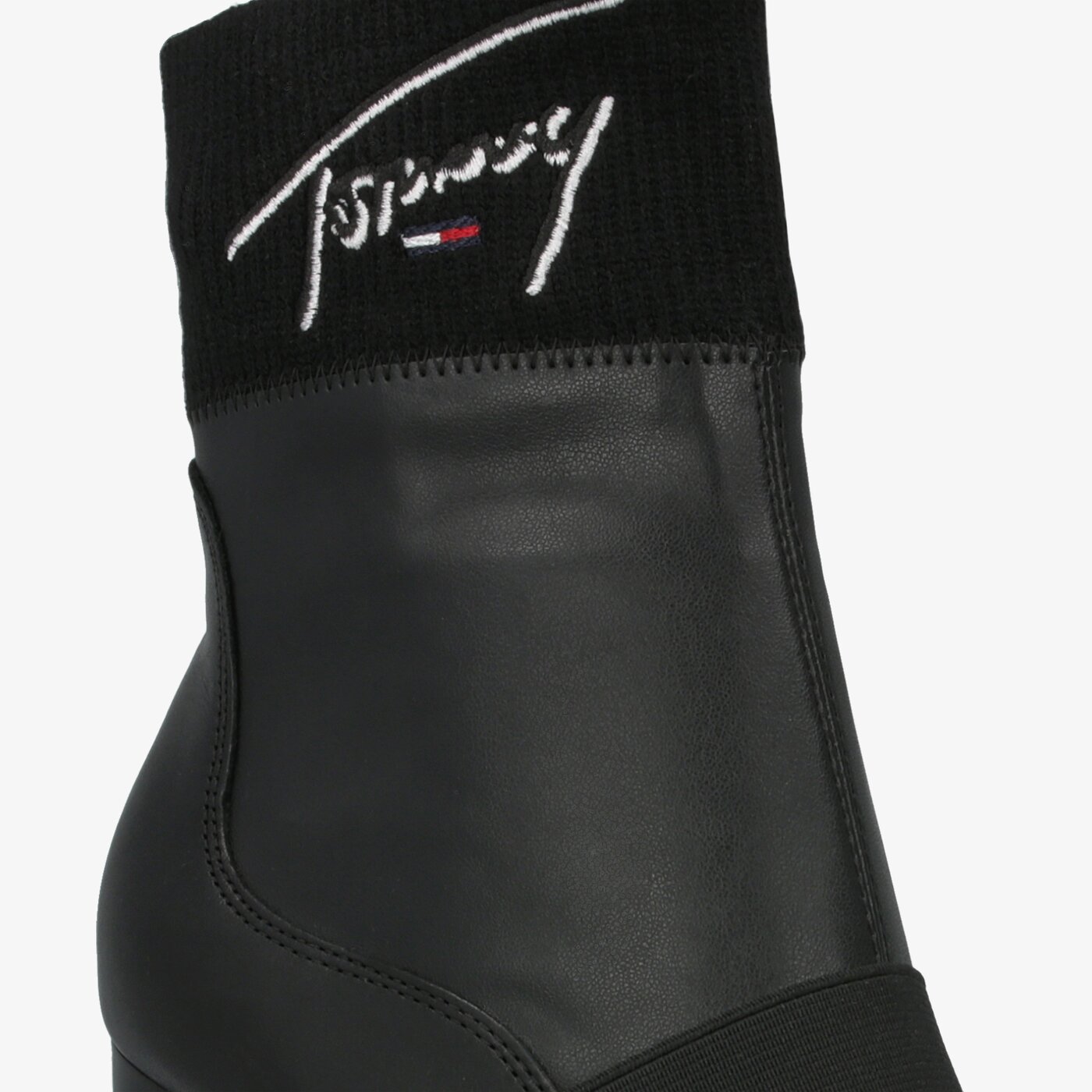 Damskie botki / sztyblety TOMMY HILFIGER TOMMY SIGNATURE HEELED BOOT en0en00615990 kolor czarny