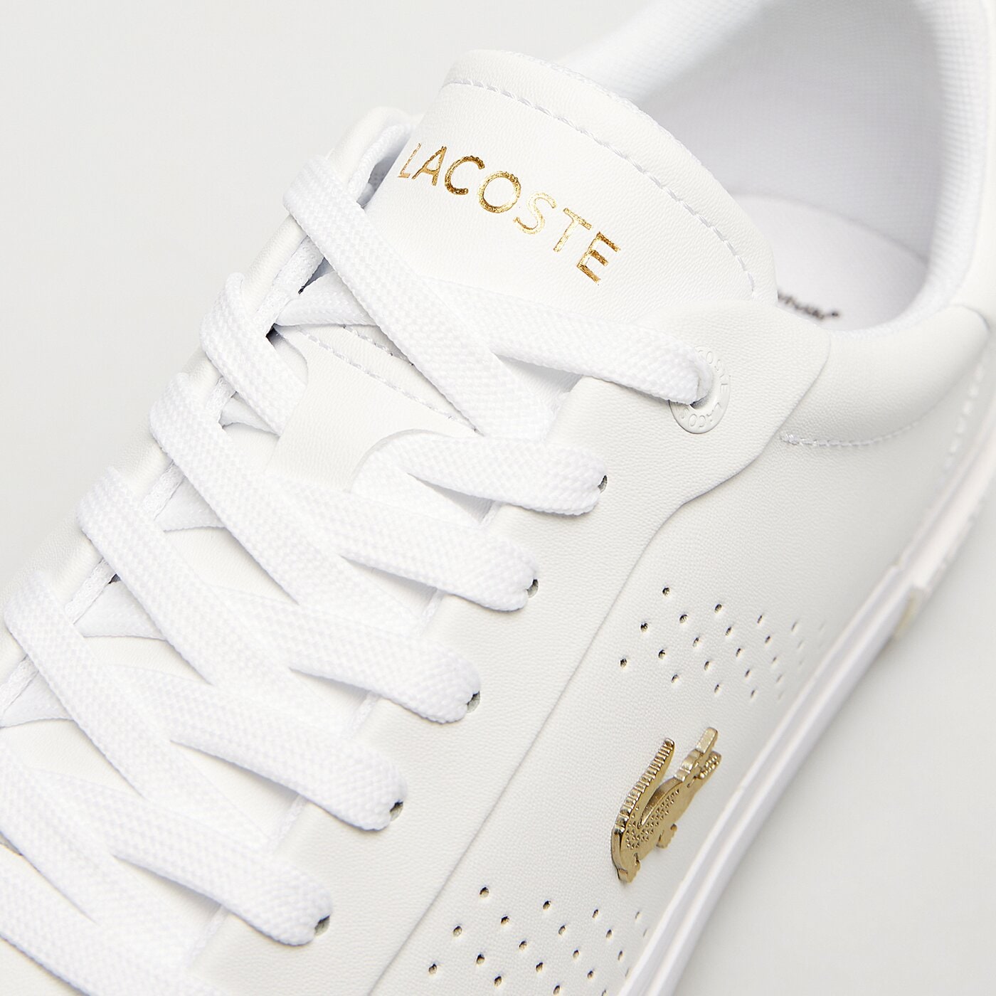 Damskie trampki LACOSTE POWERCOURT 2.0 124 1 SFA 747sfa0072216 kolor biały