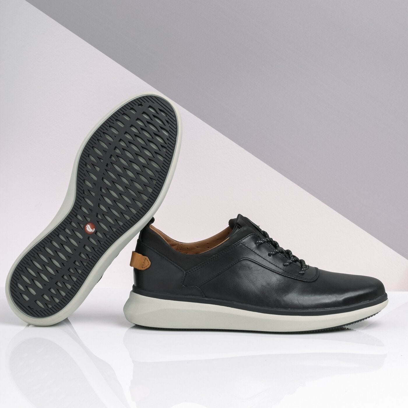 Męskie półbuty CLARKS UN GLOBE VIBE 26140163 kolor czarny