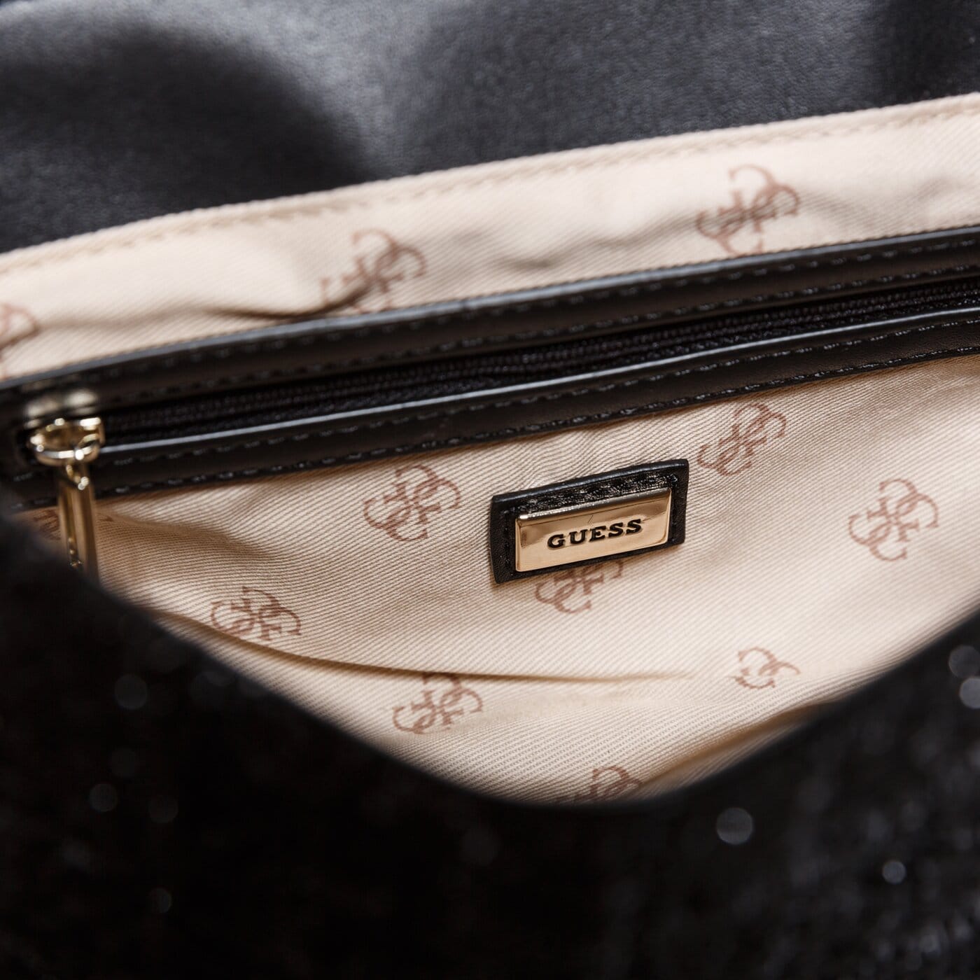 Damska torebka GUESS TOREBKA CESSILY CONVERTIBLE XBODY FLAP hwtg7679210bla kolor czarny