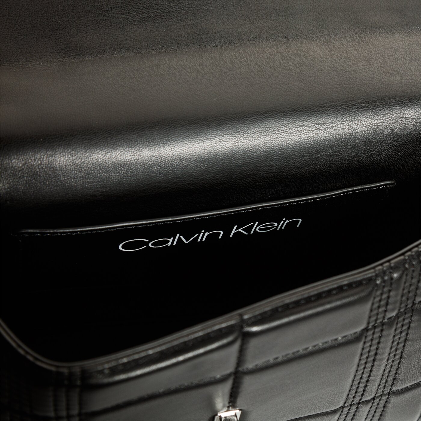 Damska torebka CALVIN KLEIN TOREBKA RE-LOCK FLAP XBODY k60k605834bds kolor czarny