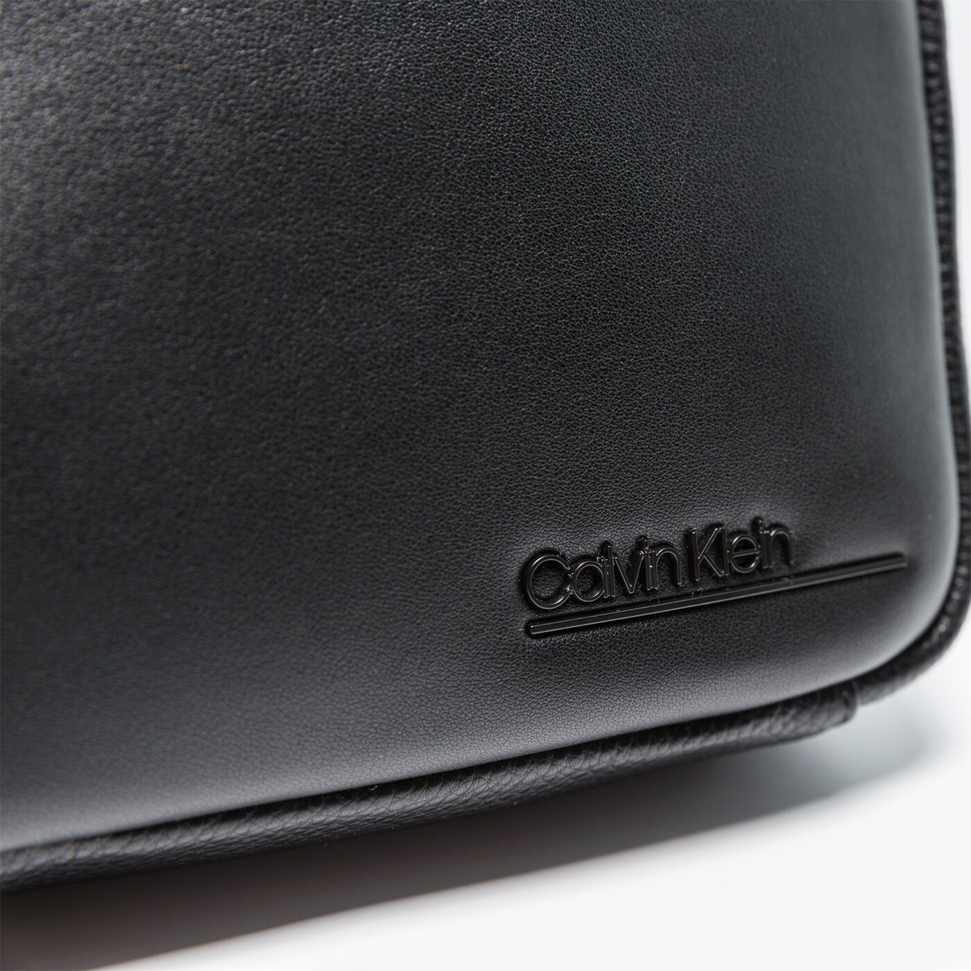 CALVIN KLEIN TORBA CK DUTY MINI REPORTER k50k505689bax kolor czarny