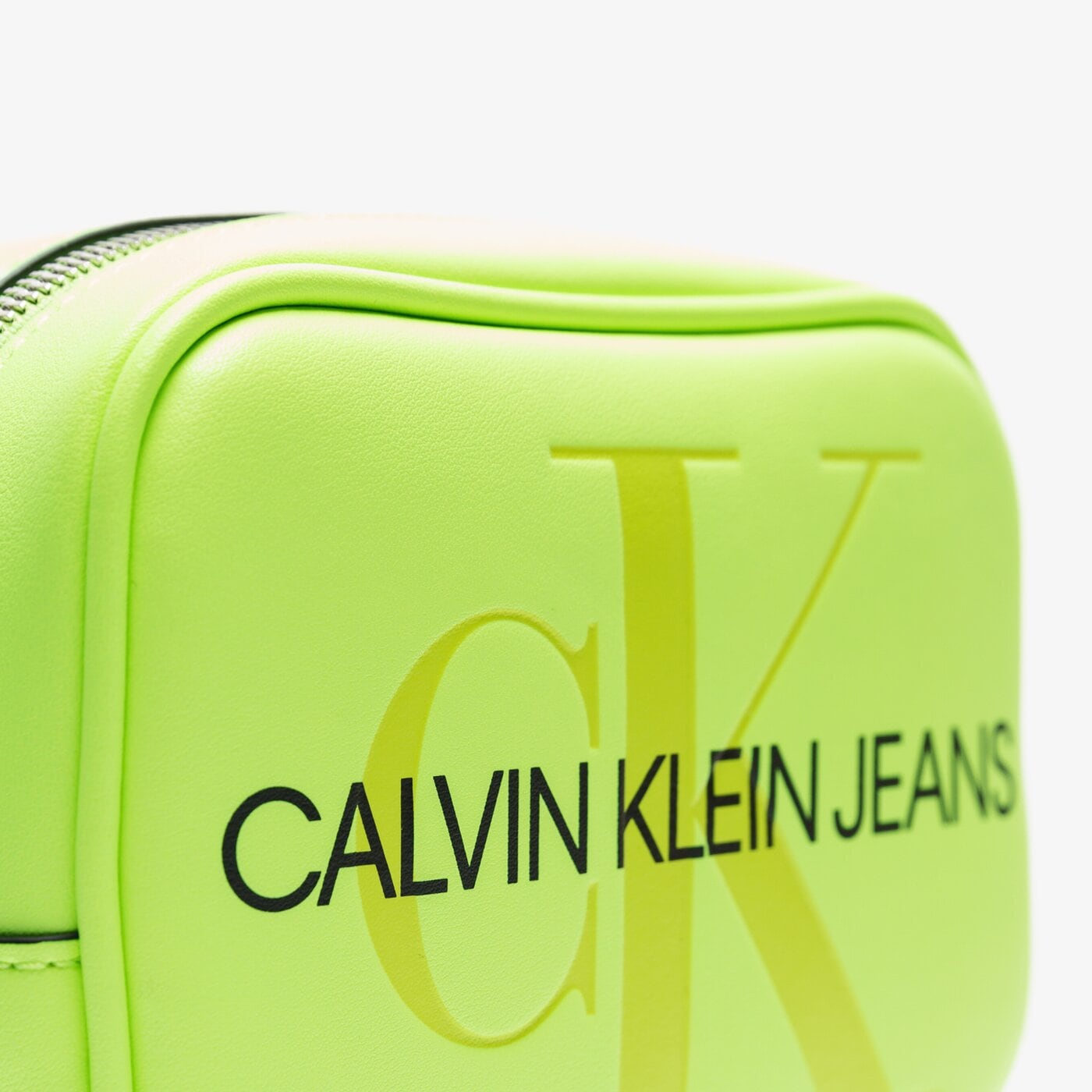 Damska torebka CALVIN KLEIN TOREBKA SCULPTED MONOGRAM CAMERA BAG k60k605524070 kolor żółty