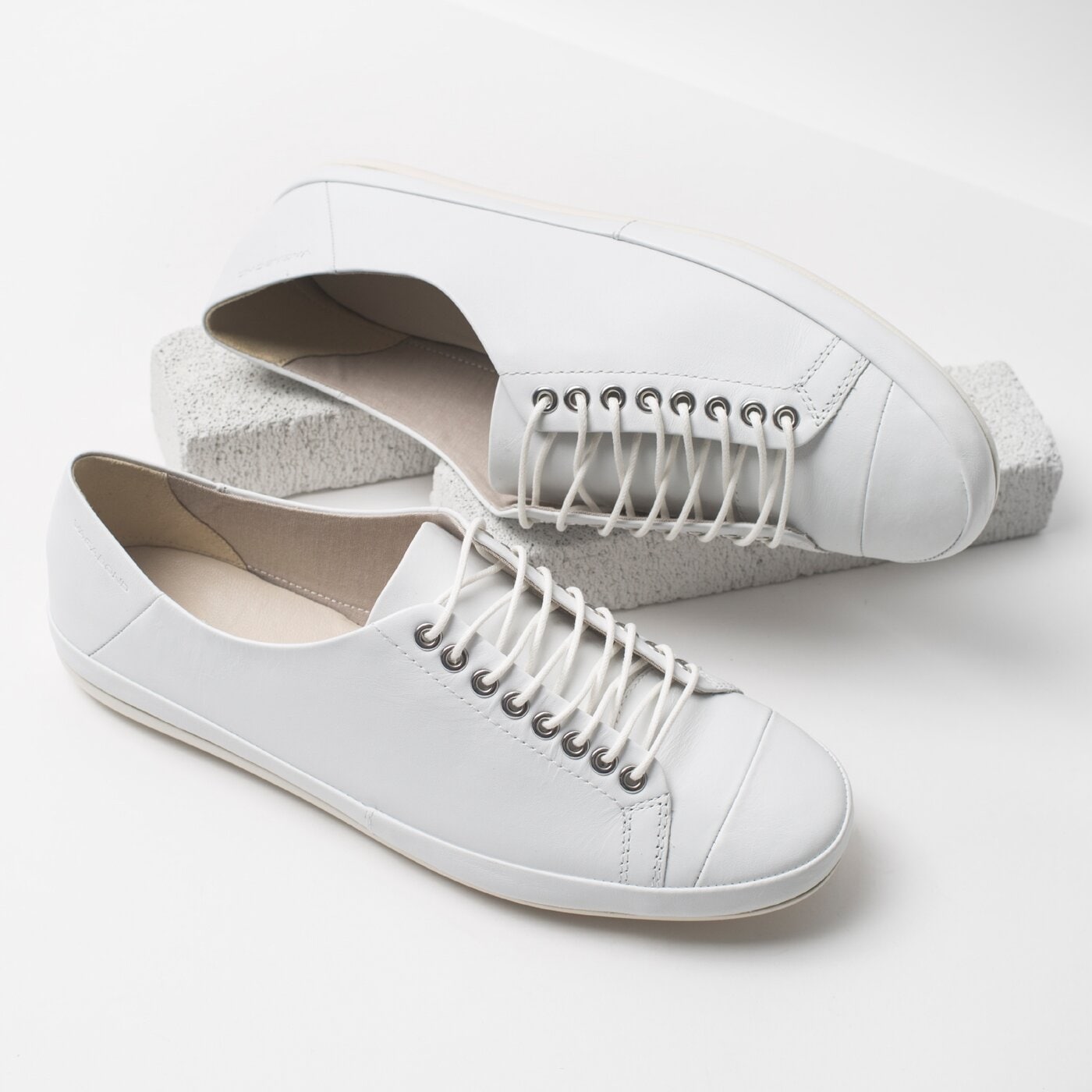 Damskie trampki VAGABOND ROSE 4314-001-01 kolor biały