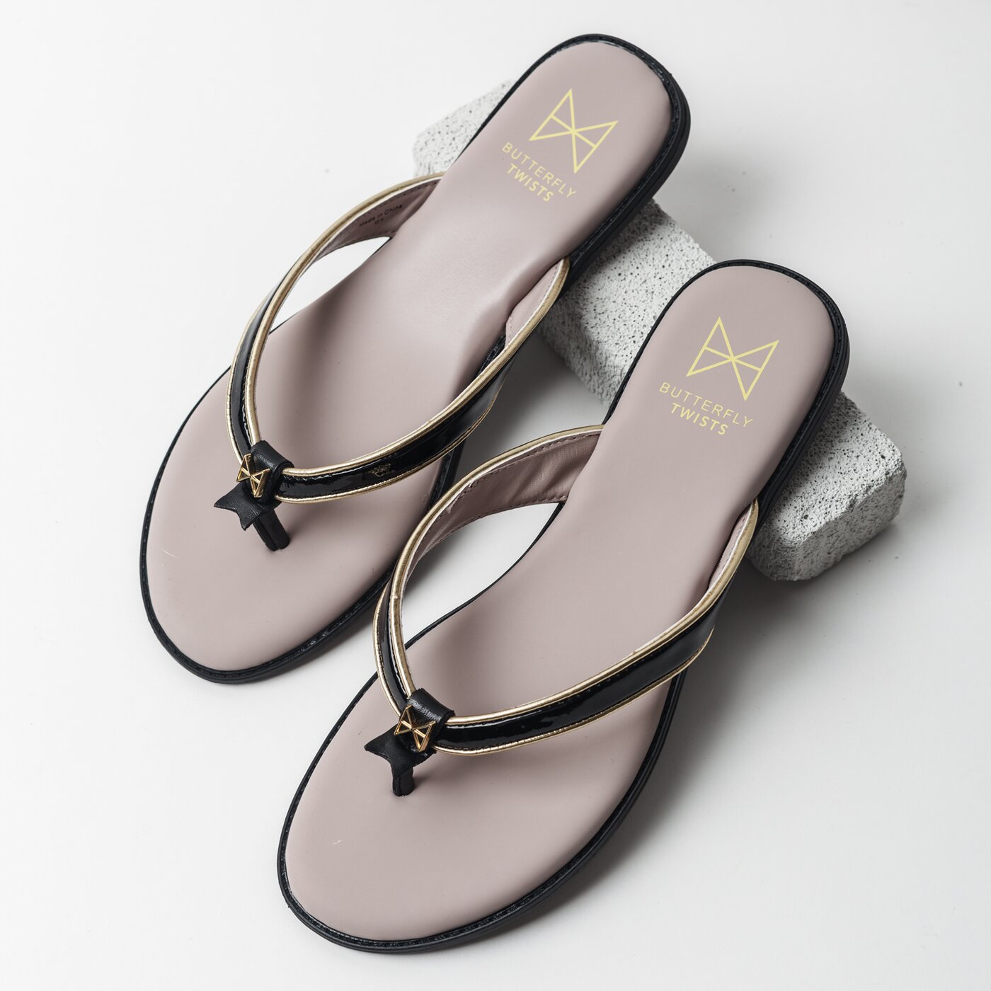 Damskie klapki BUTTERFLY TWISTS BONDI bt27005327 kolor czarny