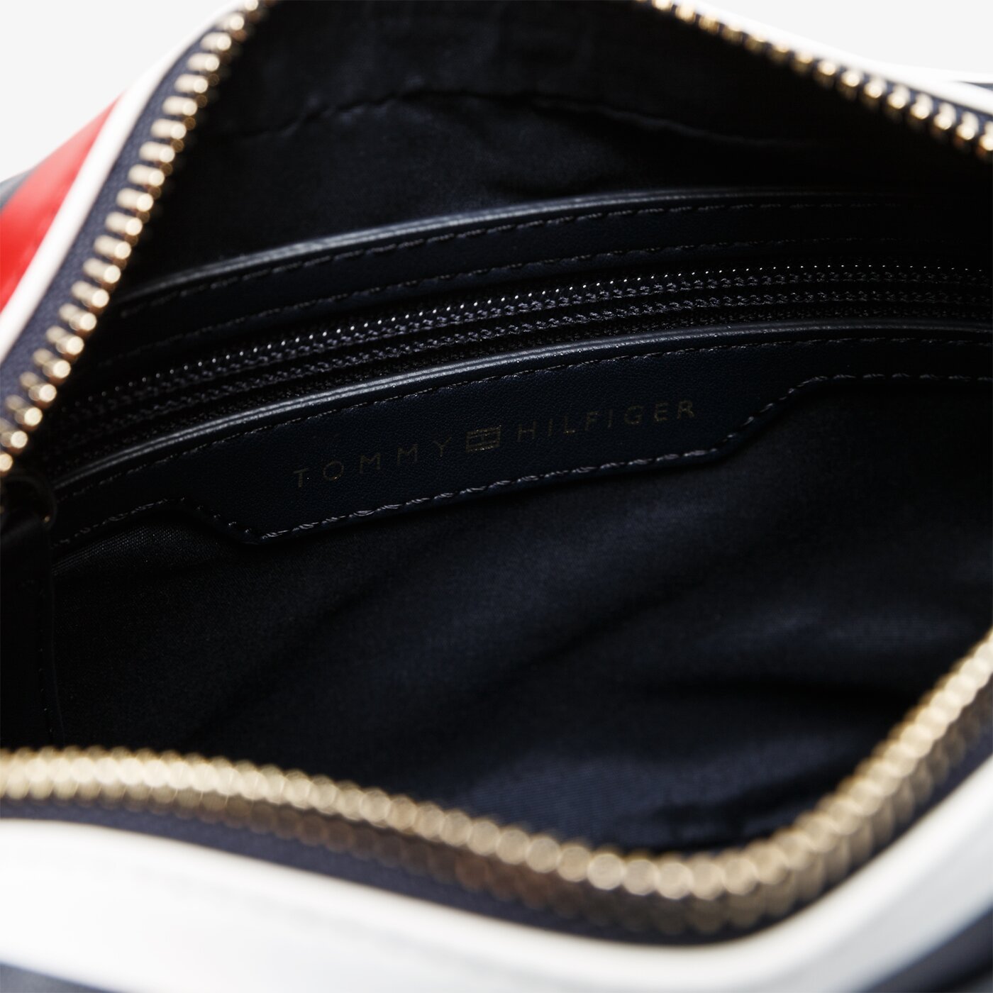 Damska torebka TOMMY HILFIGER TOREBKA TH CORPORATE CROSSOVER aw0aw06812413 kolor multicolor