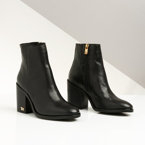 Damskie botki / sztyblety TOMMY HILFIGER MONO COLOR HEELED BOOT fw0fw04279990 kolor czarny