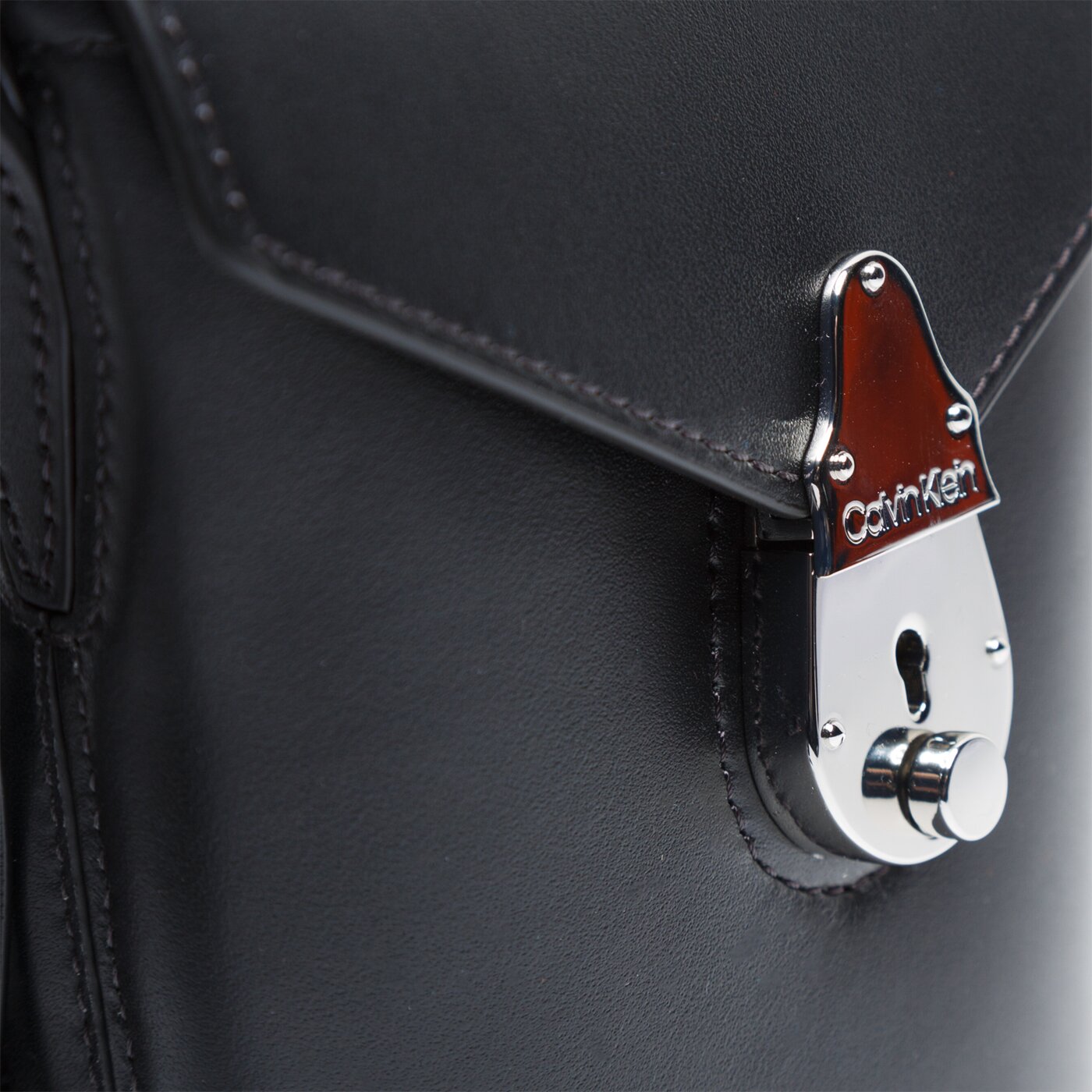 Damska torebka CALVIN KLEIN TOREBKA LOCK BUCKET MICRO k60k606331bax kolor czarny