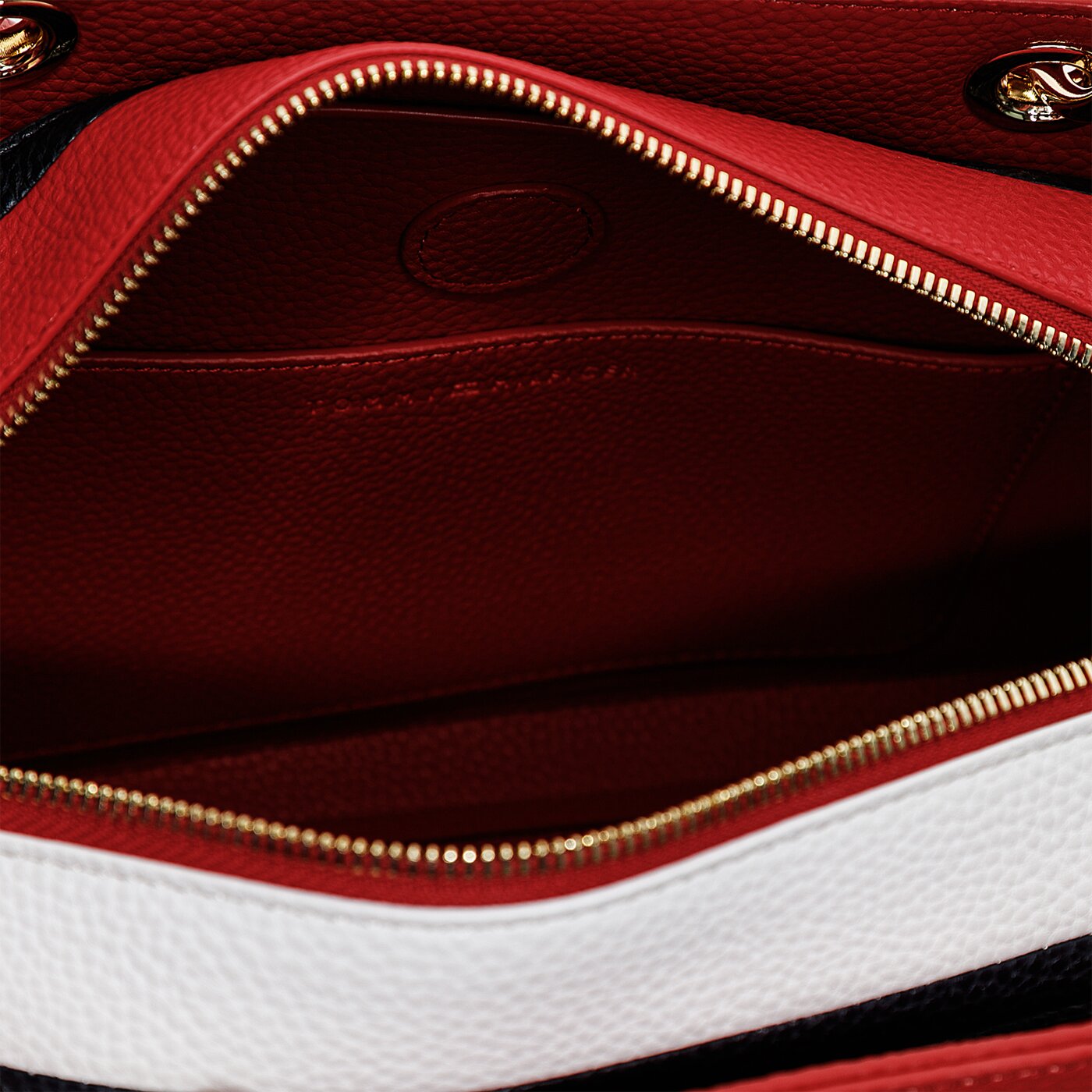 Damska torebka TOMMY HILFIGER TOREBKA TH ESSENCE DUFFLE CORP aw0aw08848xmp kolor czarny