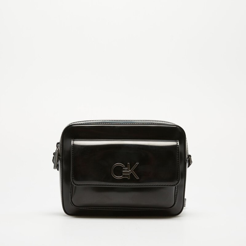 CALVIN KLEIN TOREBKA RE LOCK CAMERA BAG SHINY