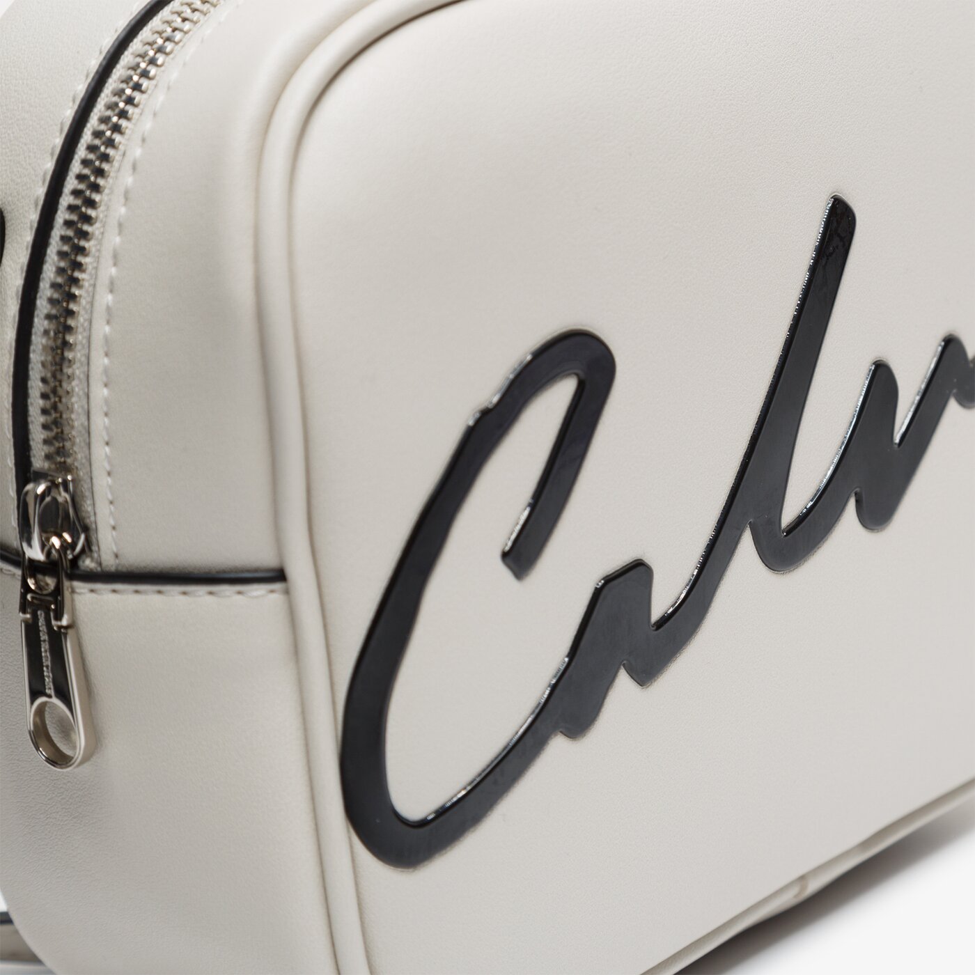 Damska torebka CALVIN KLEIN TOREBKA SCULPTED LARGE CAMERA BAG k60k606573ci2 kolor biały