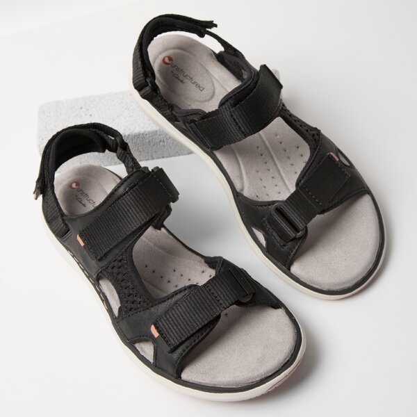 Damskie sandały CLARKS UN ROAM STEP 26132423 kolor czarny