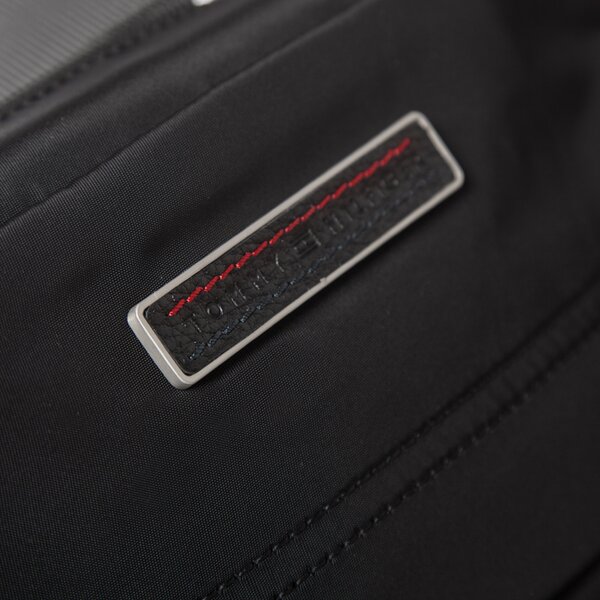 TOMMY HILFIGER TORBA SPENCER REPORTER am0am00637002 kolor czarny