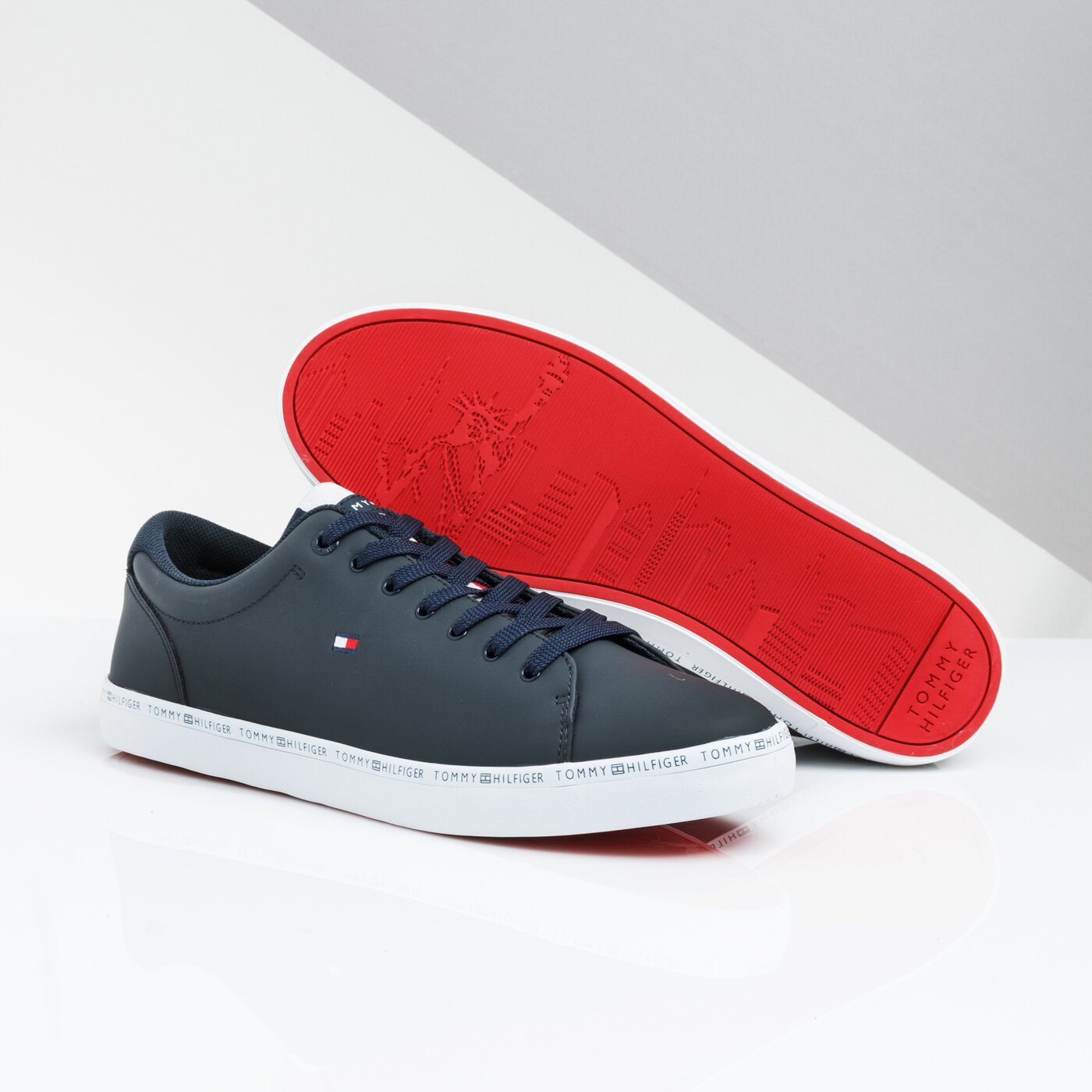 Męskie trampki TOMMY HILFIGER ESSENTIAL LEATHER VULC fm0fm02378403 kolor granatowy