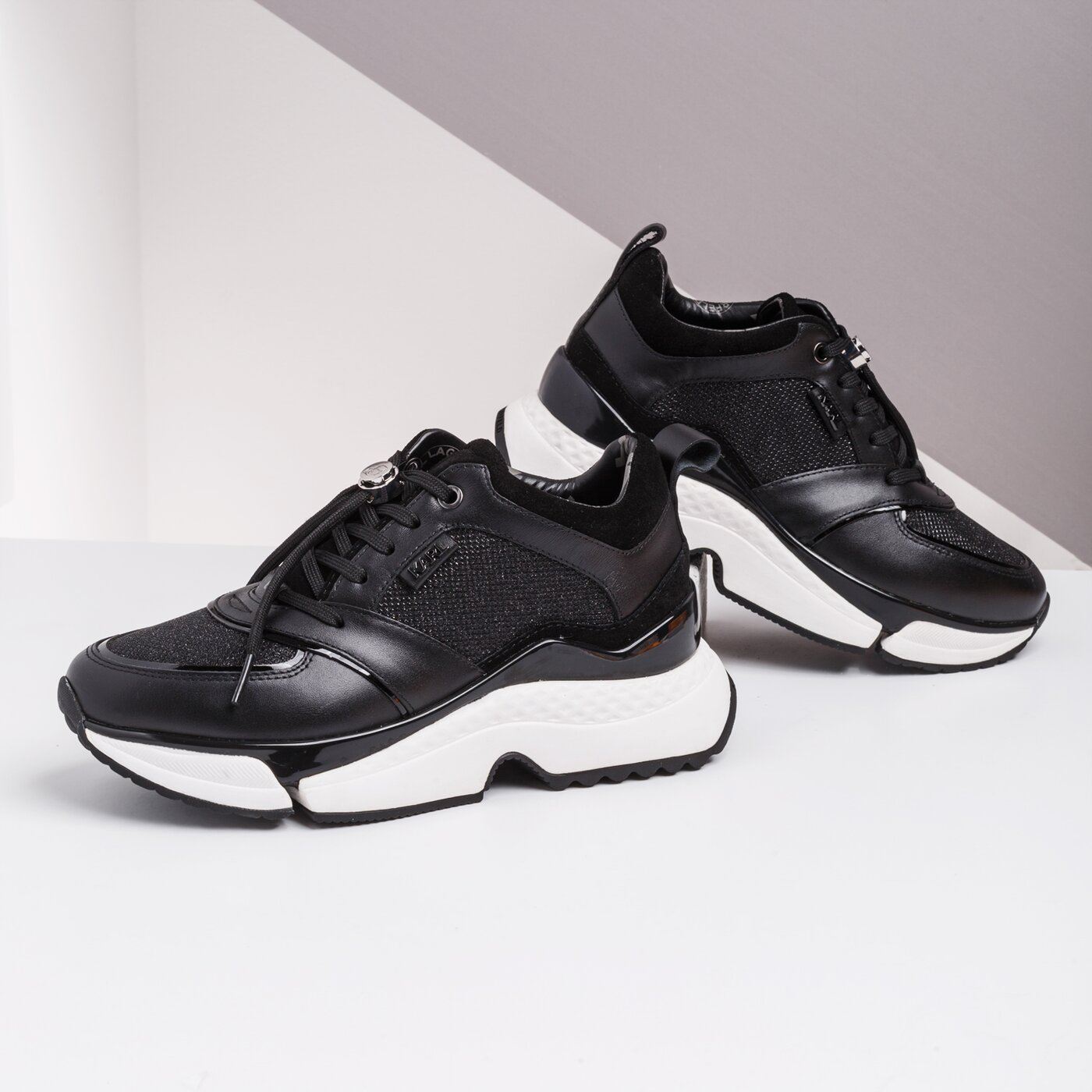 Damskie sneakersy (buty) KARL LAGERFELD AVENTUR LUX MIX LACE  kl61631400 kolor czarny