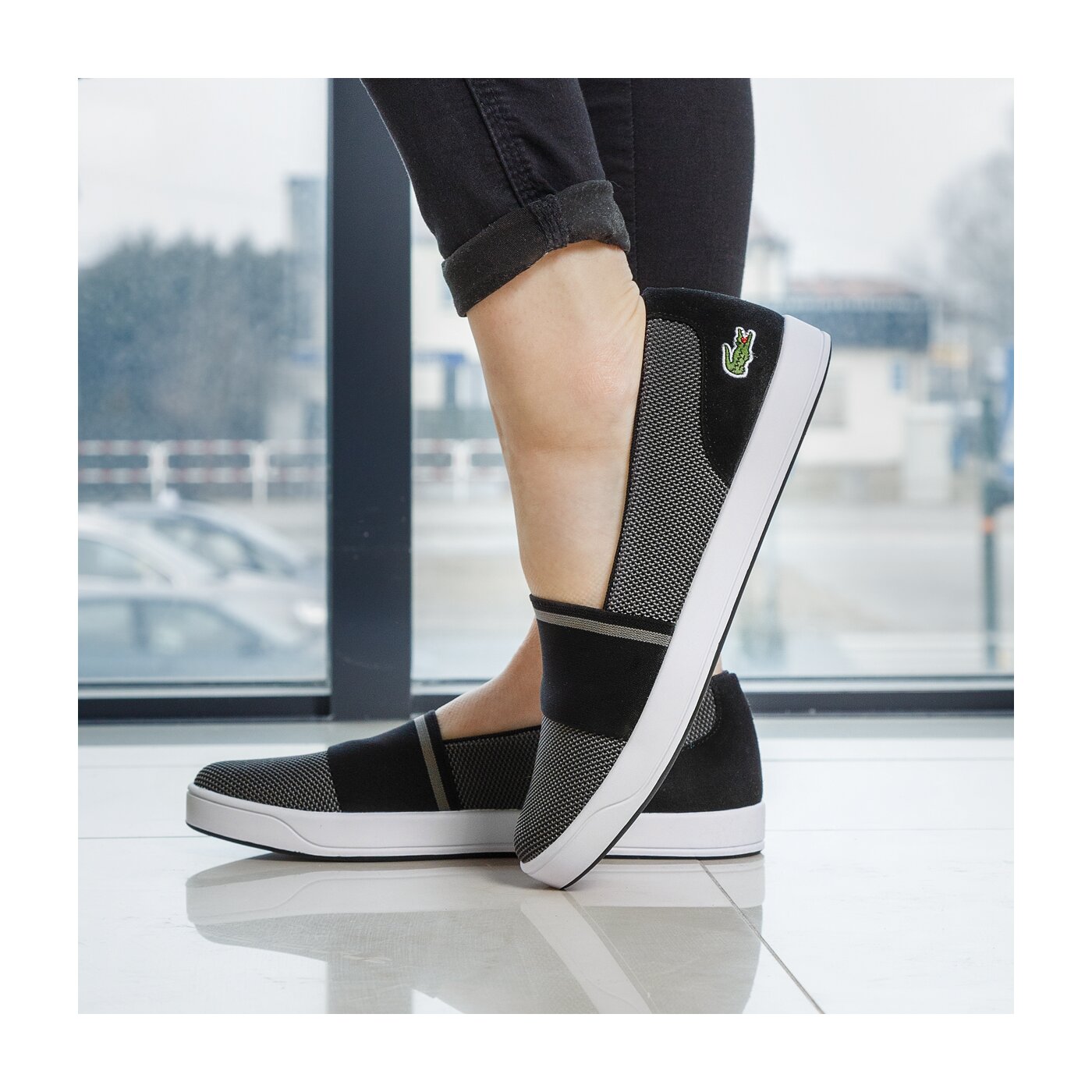 Damskie trampki LACOSTE LYONELLA SLIP 117 1 733caw1023231 kolor czarny