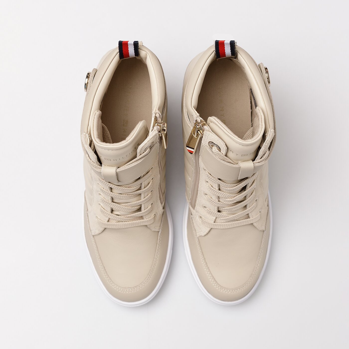 Damskie sneakersy (buty) TOMMY HILFIGER WEDGE SNEAKER BOOT fw0fw06752aci kolor beżowy