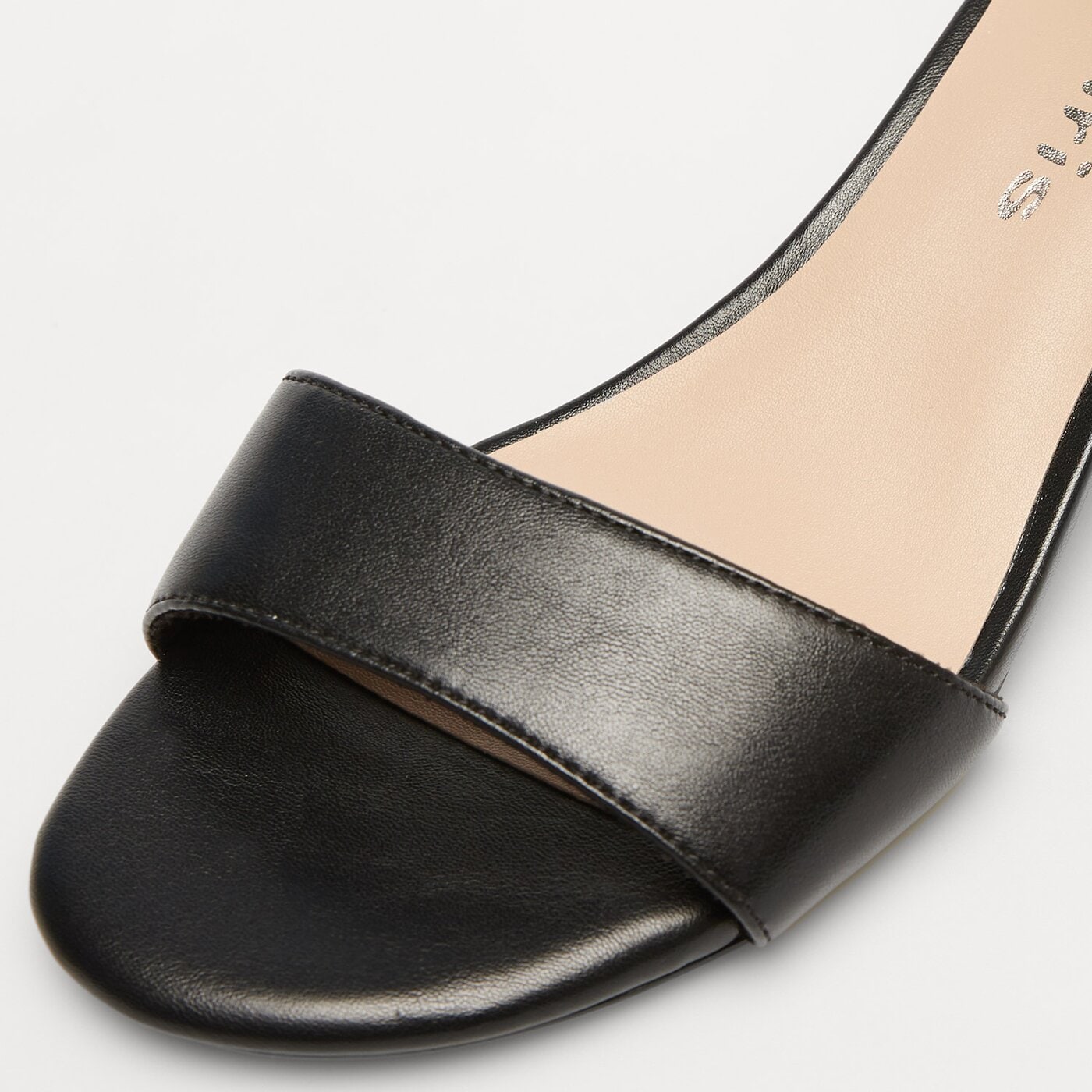 Damskie szpilki / czółenka TAMARIS FARBE BLACK MATT SANDALS 12829542020 kolor czarny