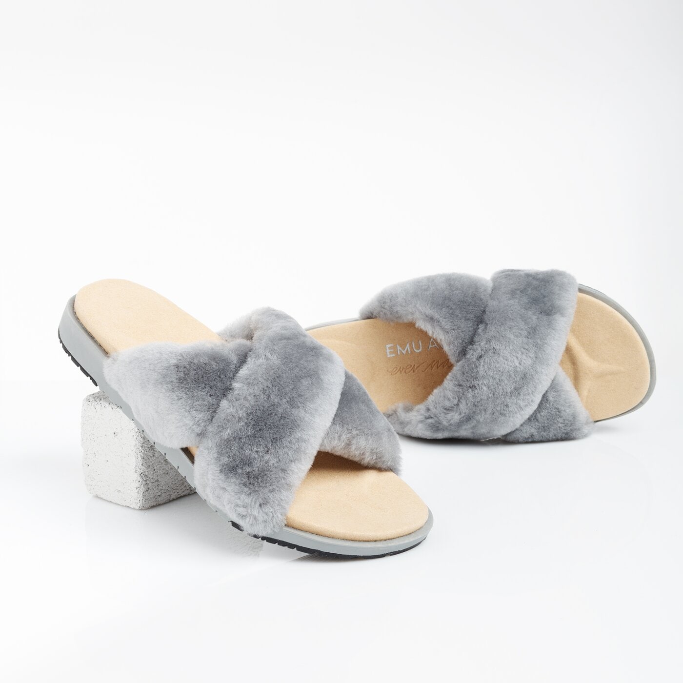 Damskie klapki EMU MAREEBA w11880dovegrey kolor szary