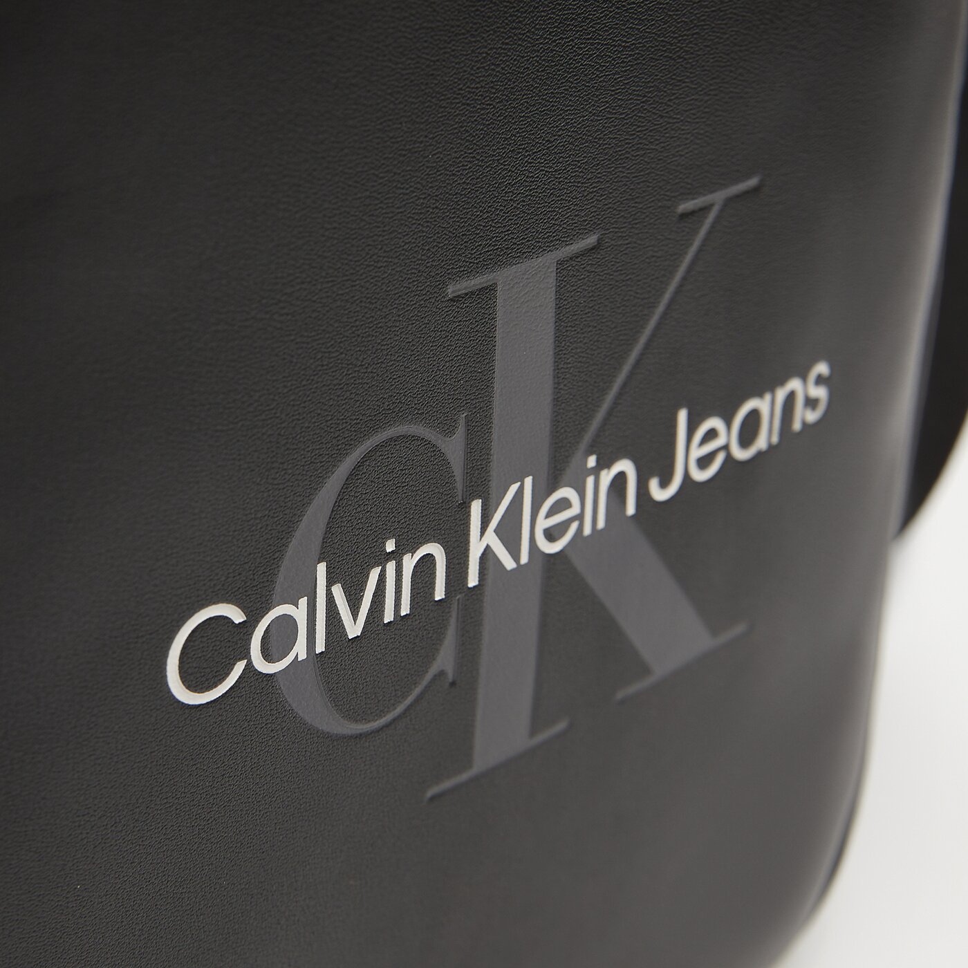 Damska torebka CALVIN KLEIN TOREBKA MONOGRAM SOFT REPORTER18 k50k512448beh kolor czarny