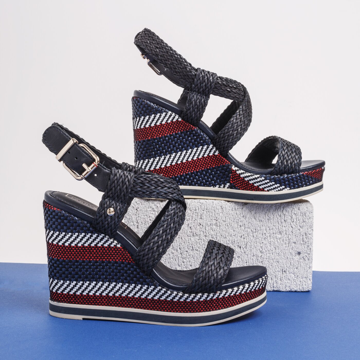 Damskie sandały TOMMY HILFIGER VANCOUVER 9Y TOMMY RAFFIA WEDGE SANDAL fw0fw03942403 kolor multicolor