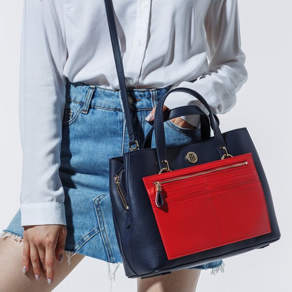 Damska torebka TOMMY HILFIGER TOREBKA CHARMING MED WORK BAG aw0aw08158cjm kolor czarny