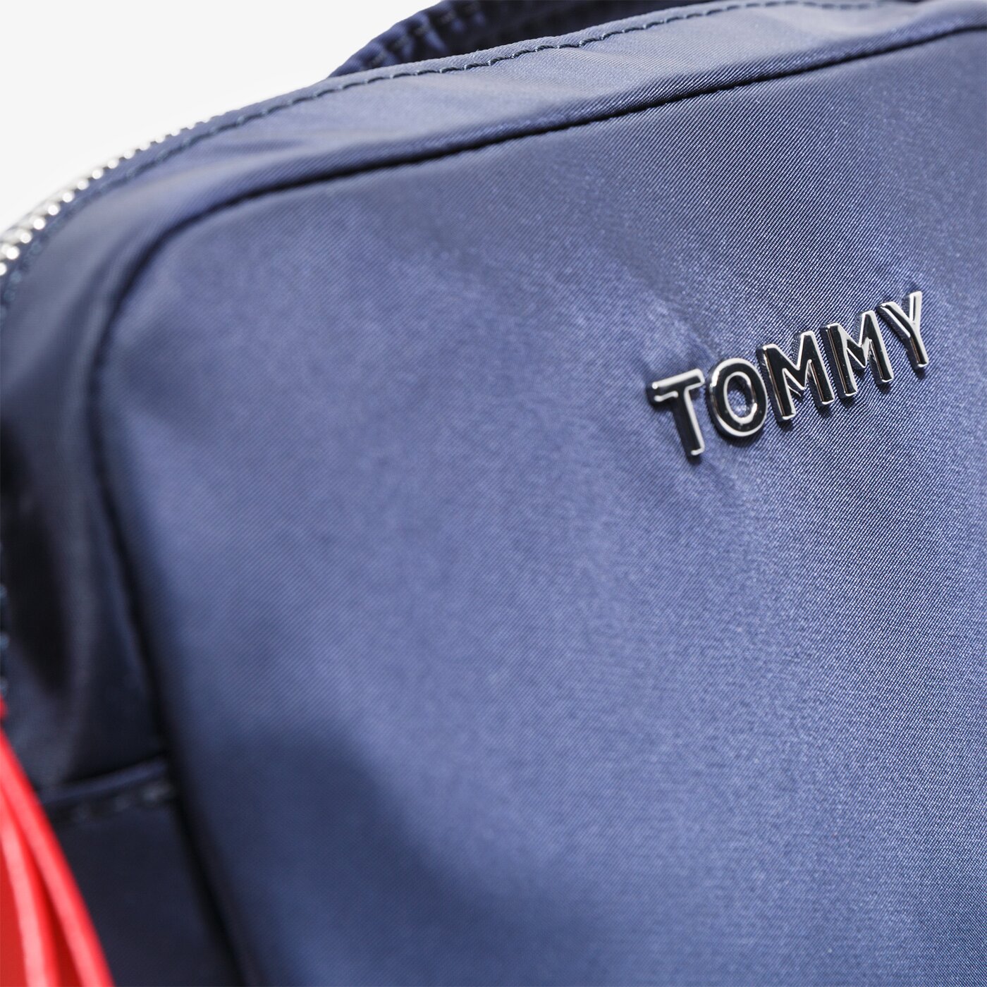 Damska torebka TOMMY HILFIGER TOREBKA TH NYLON CAMERA BAG aw0aw076930gy kolor granatowy