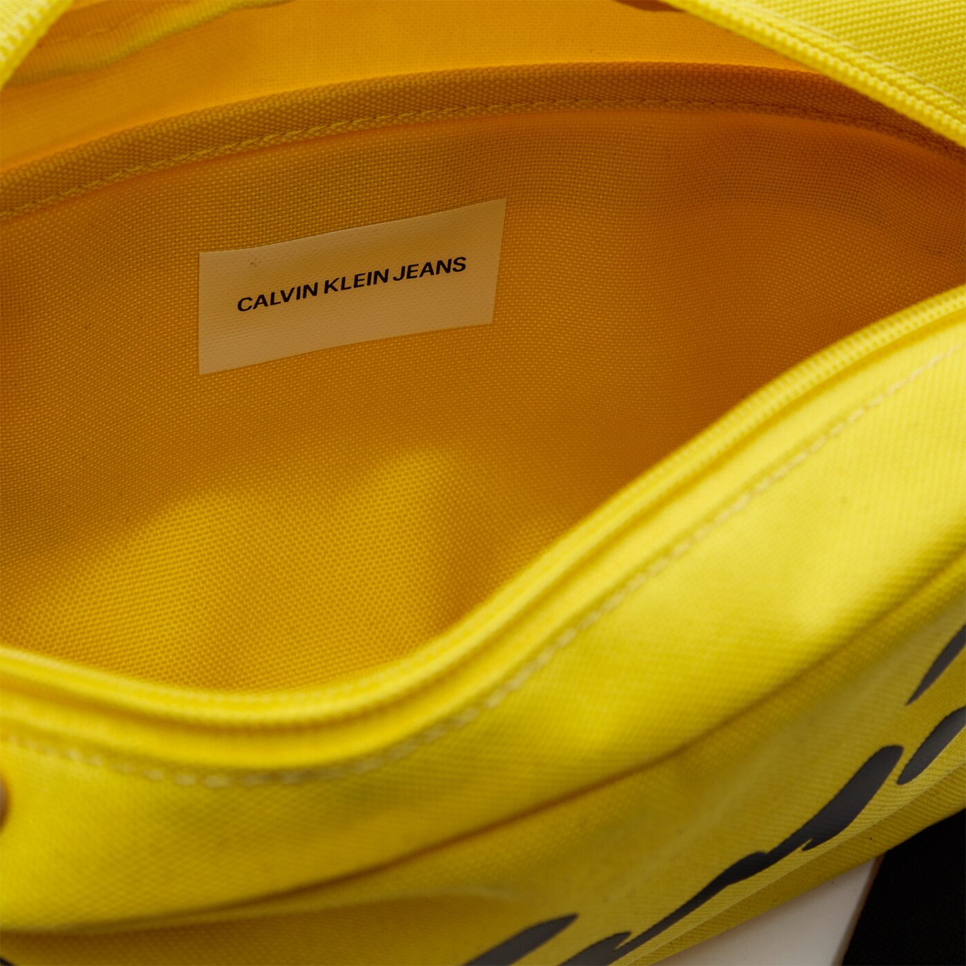 CALVIN KLEIN TORBA SPORT ESSENTIALS CAMERA BAG k60k606593zam kolor żółty