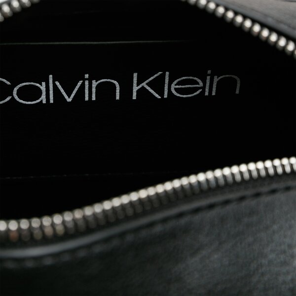 Damska torebka CALVIN KLEIN TOREBKA CK MUST PSP20 CAMERABAG k60k606188bds kolor czarny