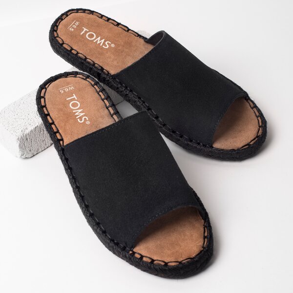 Damskie klapki TOMS SUEDE WOMEN'S CLARITA 10011822 kolor czarny