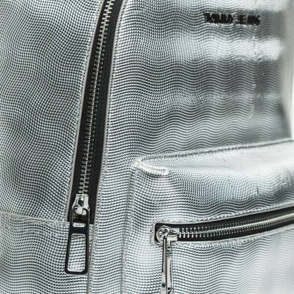 Damski plecak TOMMY HILFIGER PLECAK TJW FEMME PU BACKPACK METALIC aw0aw098640im kolor srebrny