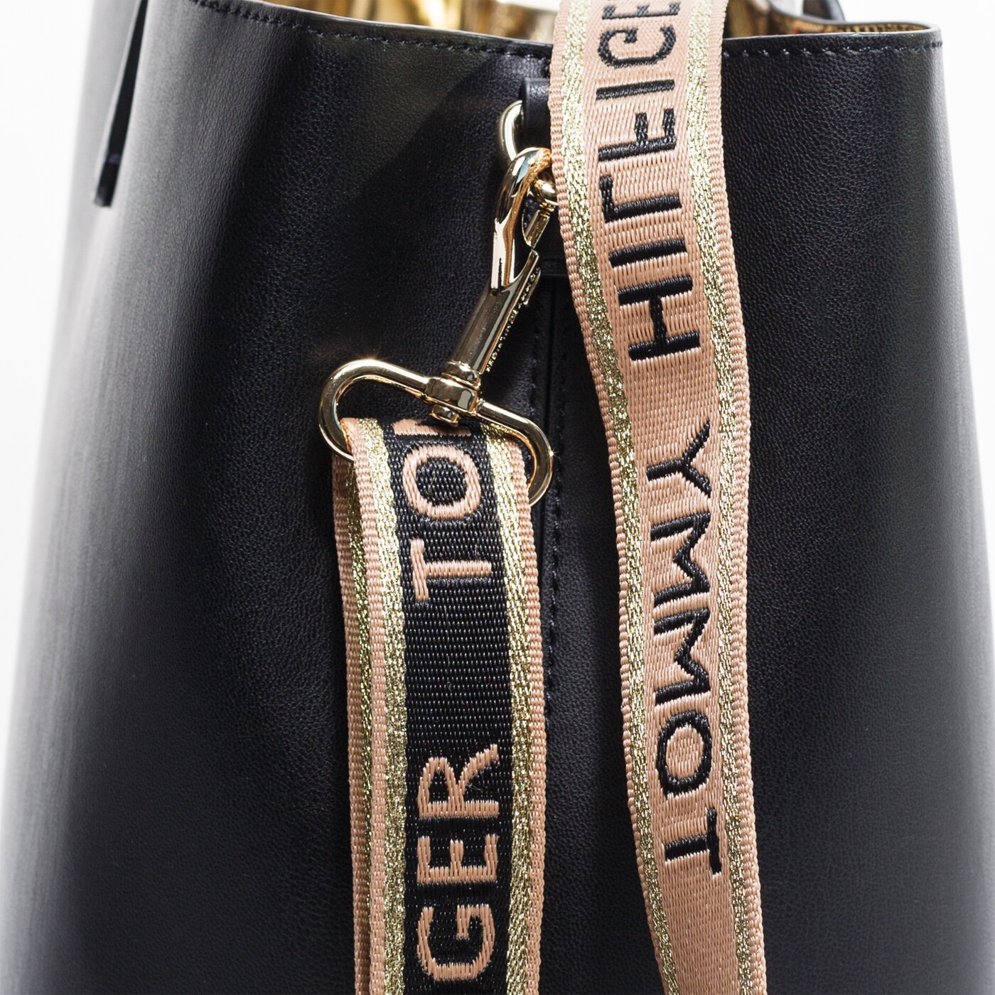 Damska torebka TOMMY HILFIGER TOREBKA ICONIC TOMMY SATCHEL aw0aw088120gj kolor czarny