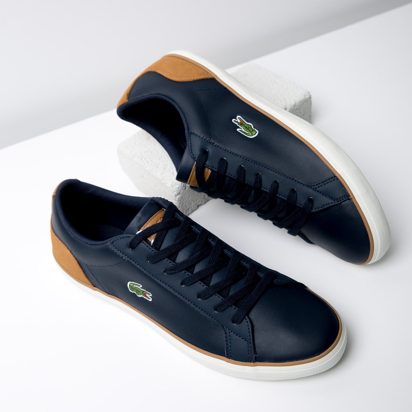 Męskie trampki LACOSTE LEROND 118 1 735cam00744c1 kolor granatowy