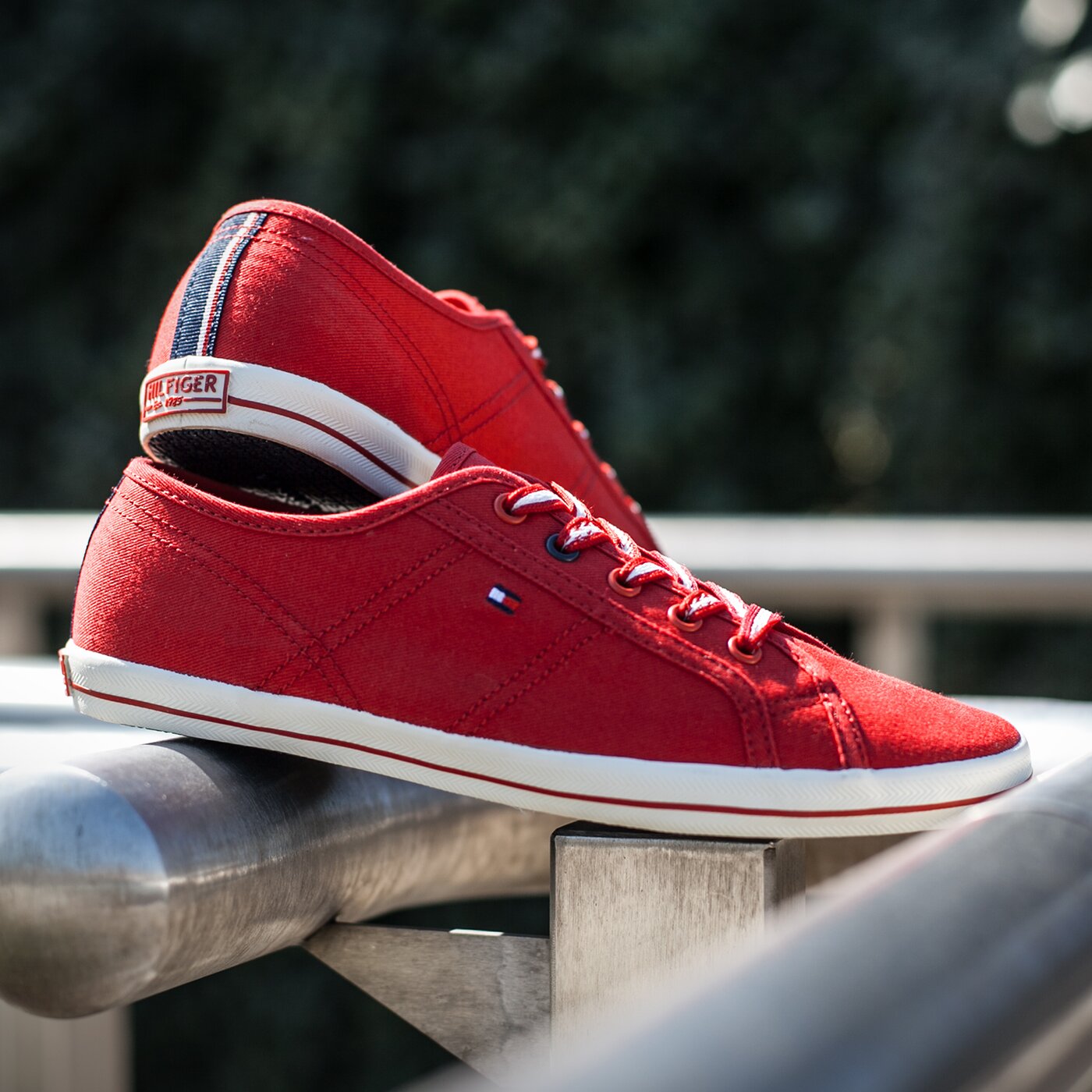 Damskie trampki TOMMY HILFIGER V1285ICTORIA 2D fw56820840611 kolor czerwony