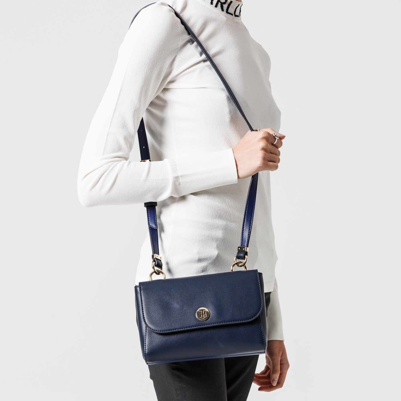 Damska nerka / saszetka TOMMY HILFIGER TOREBKA SMOOTH CROSSOVER aw0aw073290gd kolor granatowy