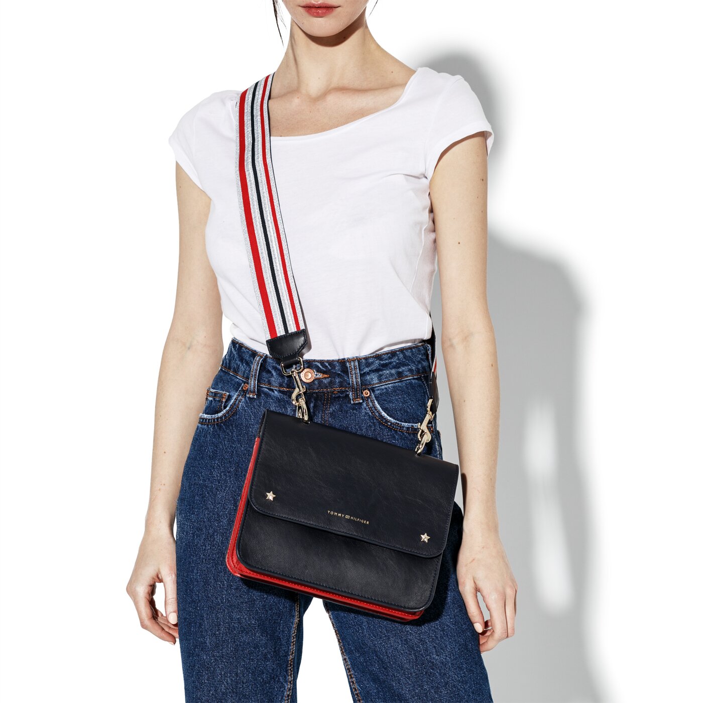 Damska torebka TOMMY HILFIGER TOREBKA TOMMY LEATHER CROSSOVER aw0aw05723902 kolor granatowy