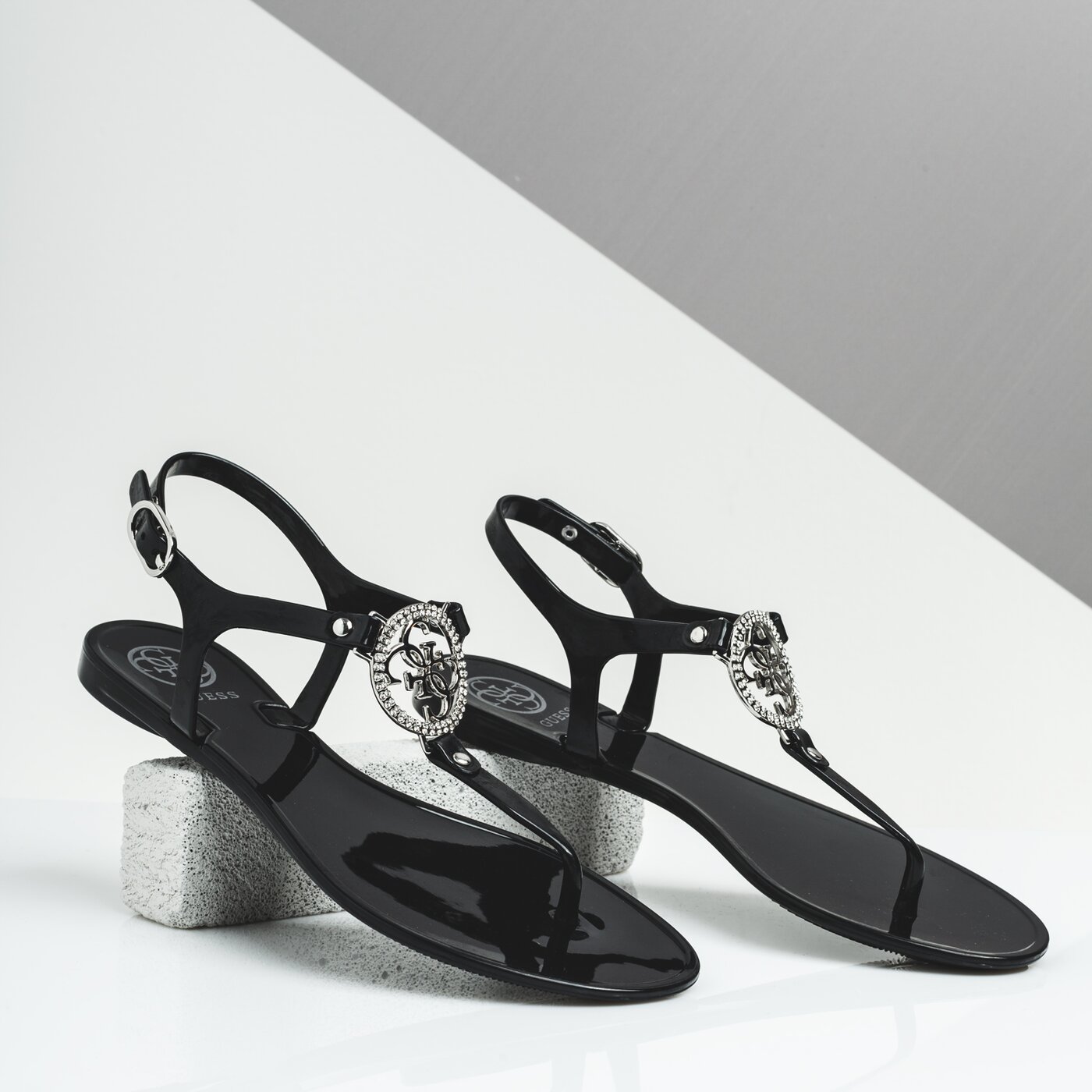 Damskie sandały GUESS JACODE fl6jacrub21blkbl kolor czarny