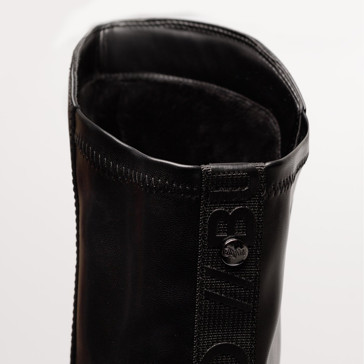 Damskie kozaki BUFFALO AVA OVERKNEE 1224019 kolor czarny